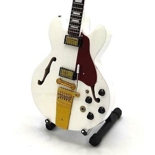 Miniatuur Gibson ES 335  gitaar met gratis standaard, Verzamelen, Film en Tv, Beeldje, Replica of Model, Nieuw, Verzenden