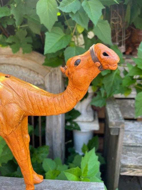Lederen dromedaris - Figure - Cuir, Antiek en Kunst, Curiosa en Brocante