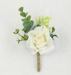 Luxe corsage, corsage van zijdebloemen wit/groen boutonnière