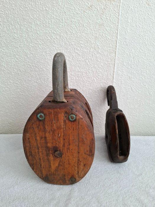 Décoration murale (2) - Europe - cabestan du navire / palan, Antiquités & Art, Curiosités & Brocante