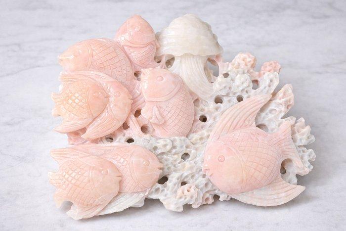 Pink Opal onderwater scène snijwerk Vissen & kwal tussen, Antiquités & Art, Curiosités & Brocante