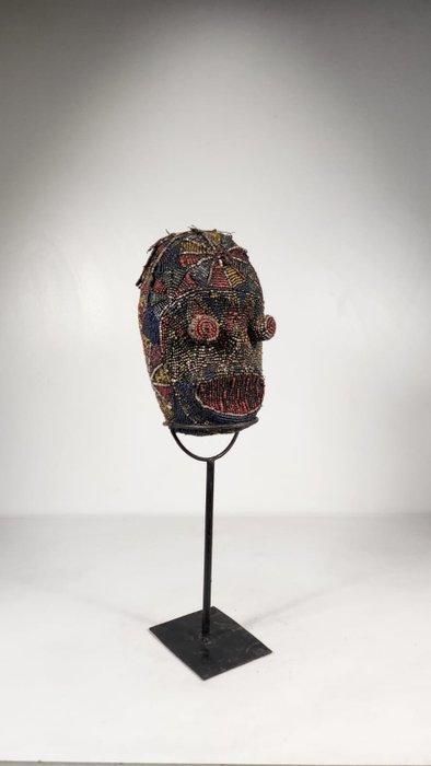 Houten hoofd en parels - Bamileke - Kameroen (Zonder, Antiek en Kunst, Kunst | Niet-Westerse kunst