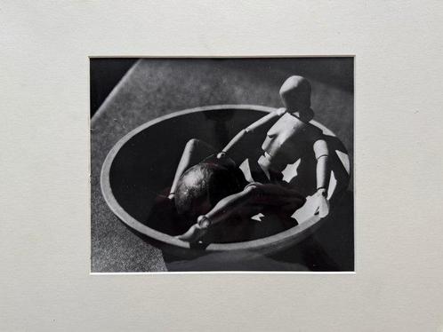 Man Ray (1890-1976) - Lay figure in a bowl, 1926, Antiek en Kunst, Kunst | Schilderijen | Modern