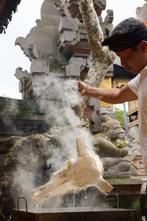 PAS DE PRIX DE RÉSERVE - Crâne de vache gris sculpté à la, Antiquités & Art