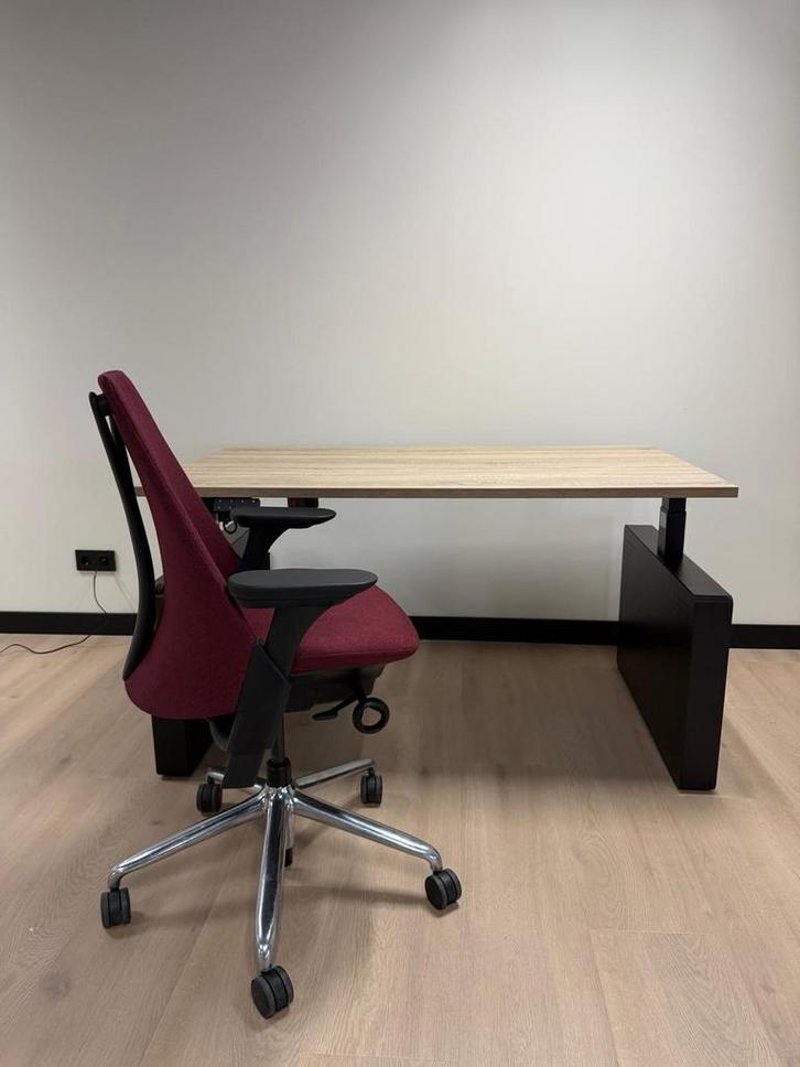 RoomForTheNew Bureau Heathrow Wang - Zit Sta Bureau, Huis en Inrichting, Bureaus, Stabureau, Nieuw, Elektrisch, In hoogte verstelbaar