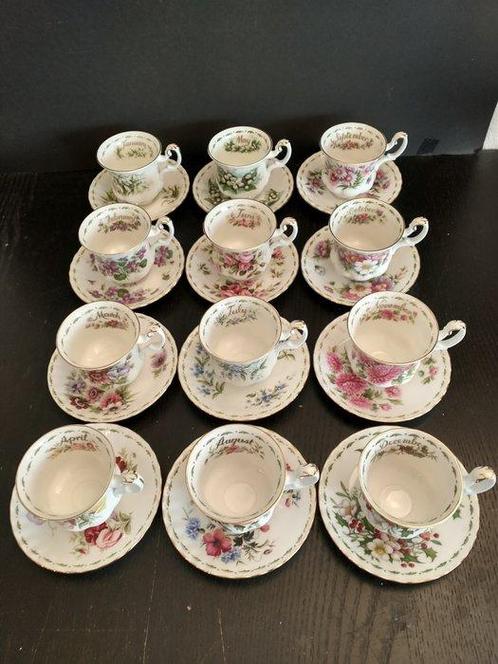 Royal Albert - Koffieservies (24) - Flower of the Month, Antiek en Kunst, Antiek | Meubels | Tafels