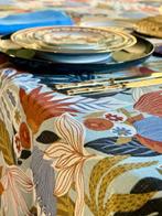 Tafelkleed voor grote tafels, bedrukt in intense kleuren