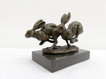 Figure - Running hares - Bronze, Marbre