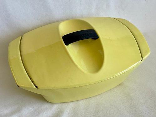 Le Creuset - design van Raymond Loewy “La Coquelle Yellow Nr, Antiek en Kunst, Antiek | Keukengerei