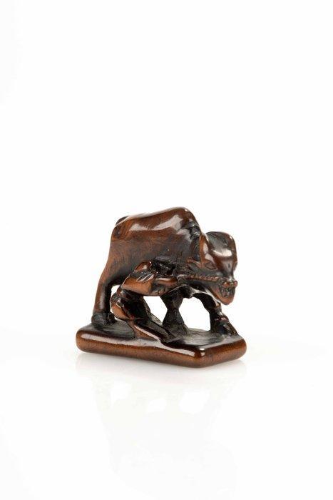 Un netsuke en buis représentant un bœuf avec un fermier -, Antiek en Kunst, Antiek | Overige Antiek