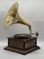GRAMOPHONE - Antieke stijlvolle grammofoon: handgemaakt