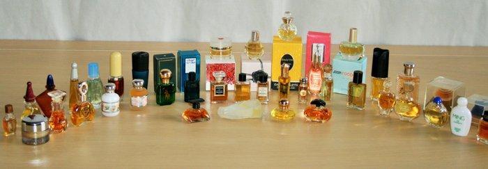 Collectie merkartikelen - parfums mini, Antiek en Kunst, Antiek | Speelgoed