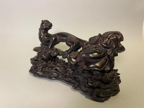 Een houtenhoutsnijwerk van een draak en Ganoderma lucidum,, Antiek en Kunst, Antiek | Overige Antiek
