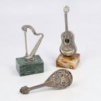 Instrumenten (Angini) - Marmeren sokkels - Personnage
