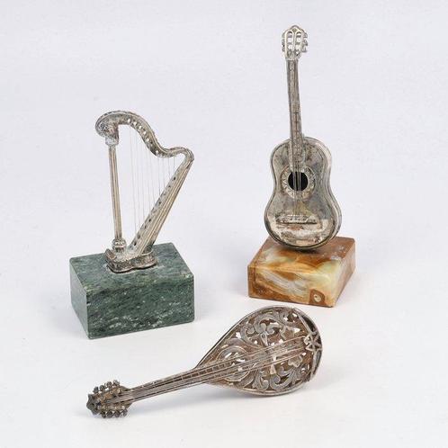 Instrumenten (Angini) - Marmeren sokkels - Personnage, Antiek en Kunst, Antiek | Zilver en Goud