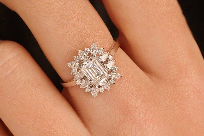 Zonder minimumprijs - Ring - 14 karaat Witgoud - 1.92ct. tw., Handtassen en Accessoires, Ringen