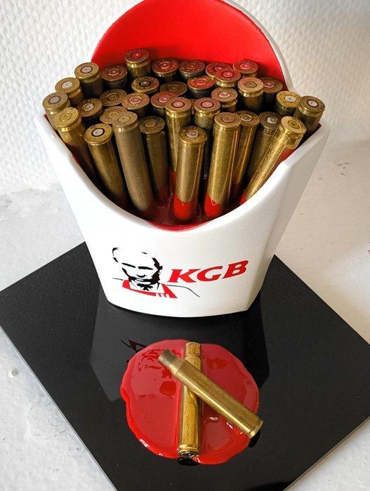 XTC Artist - Mc KGB white 19cm, Antiquités & Art, Art | Objets design