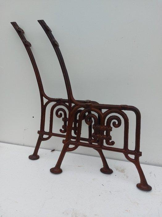 Bank (2) - Gietijzer, Antiek en Kunst, Curiosa en Brocante