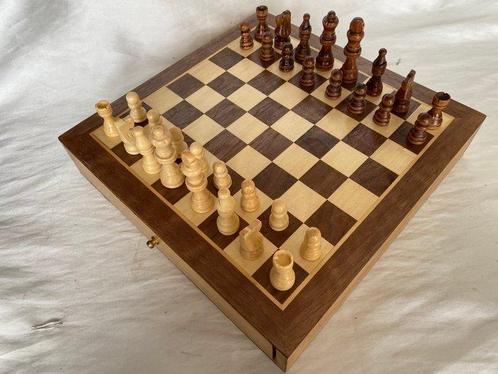 Schaakspel - Oud uitgevoerd in hout. 1970, Antiek en Kunst, Curiosa en Brocante