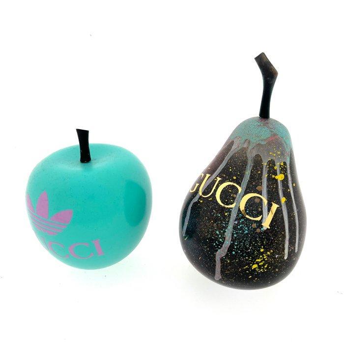 ZizaArt (XXI) - GUCCI Fruit Art Sculptures (Set of 2), Antiek en Kunst, Kunst | Designobjecten