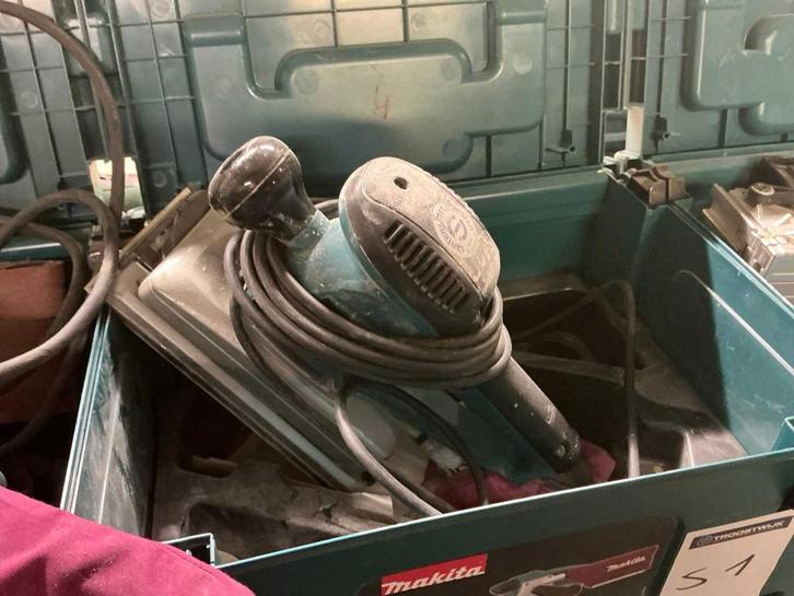 Makita 9404 Bandschuurmachine, Doe-het-zelf en Bouw, Gereedschap | Schuurmachines