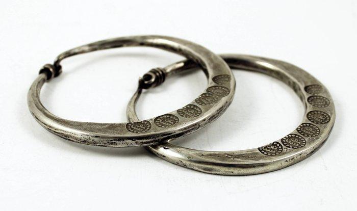 Boucles doreilles lourdes - Argent - Tunisie - première, Antiquités & Art, Art | Art non-occidental
