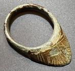 Middeleeuwen, kruisvaardersperiode Brons Rijkelijk versierde, Antiek en Kunst