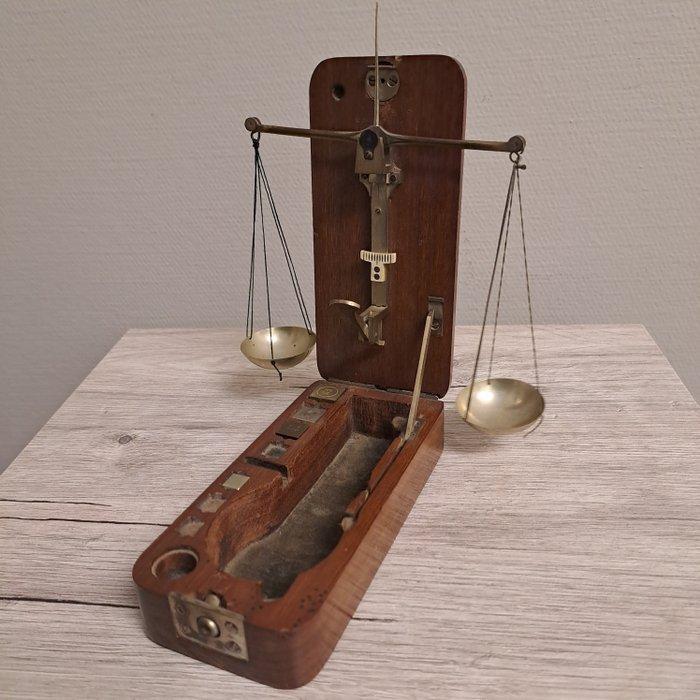 Precisieweegschaal - Hout, Koper - Juweliersweegschaal, Antiek en Kunst, Curiosa en Brocante
