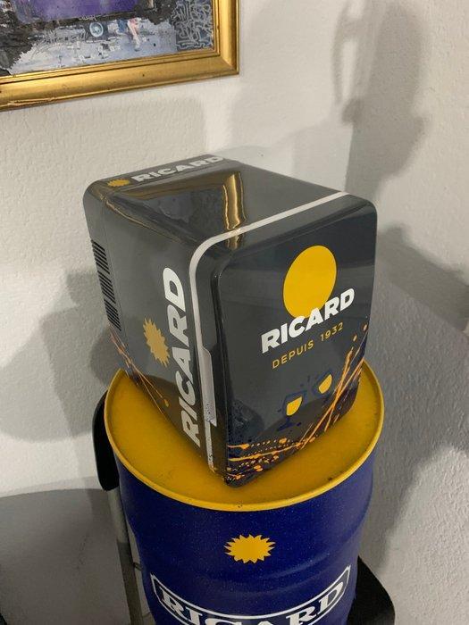 Koelkast - PVC - Mini Ricard pop art, Antiek en Kunst, Antiek | Wandborden en Tegels