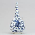 Vase - Porcelaine - A Chinese blue and white 'Bleu de Hue'