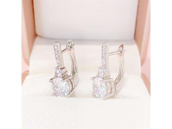 Veiling - Oorbellen wit staaf briljant, Handtassen en Accessoires, Oorbellen