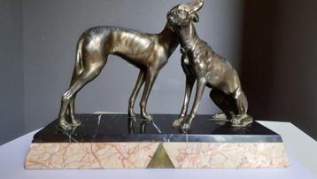 Deux chiens dévoués, lévriers, Whippet sur marbre (1)