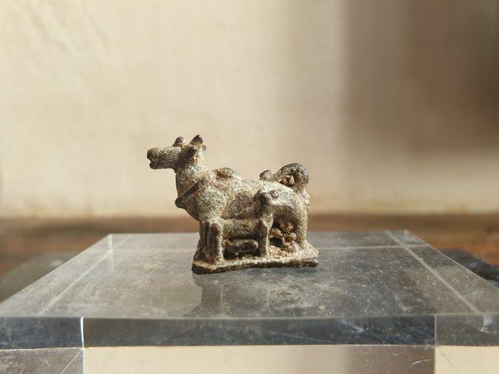 Surabhi, de koe van welvaart - Brons - India - Post Gupta, Antiek en Kunst, Kunst | Niet-Westerse kunst