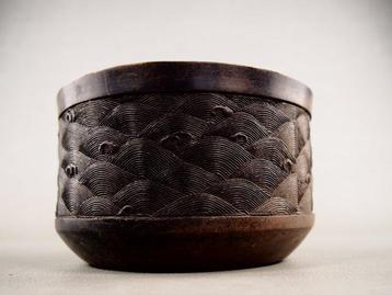 Made in the Xuande years of the Great Ming  - Plateau