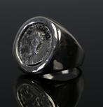 Anneau en argent moderne avec le denier de lancien romain