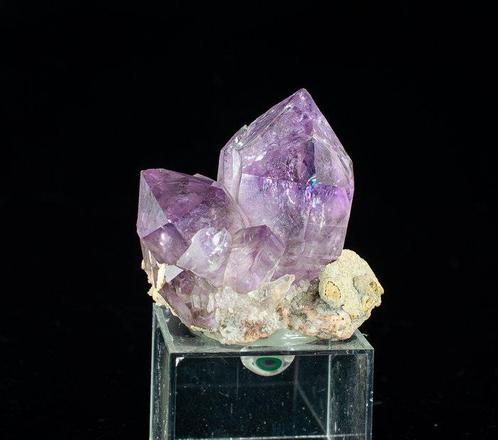 Historisch specimen, kleurgezoneerde amethistkristallen op, Verzamelen, Mineralen en Fossielen