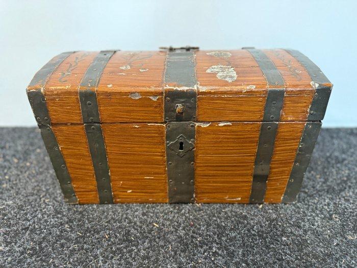 Kist - Hout - Antieke Zweedse kist, Antiek en Kunst, Curiosa en Brocante