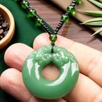 Hanger in nefriet jade intaglio – ketting met 66 kralen van, Antiek en Kunst