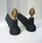 Vuurbok (2) - Chenets - dennenappels - neoclassicistische