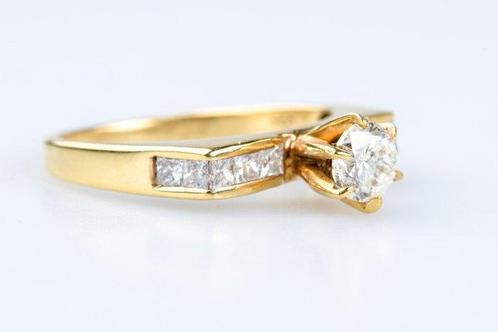 Ring - 18 karaat Geel goud - 0.94ct. tw. Diamant, Handtassen en Accessoires, Ringen
