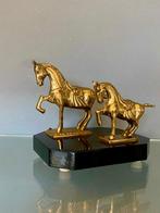 Sculpture, Paard en veulen - 18 cm - Bois, Plaqué or, Laiton