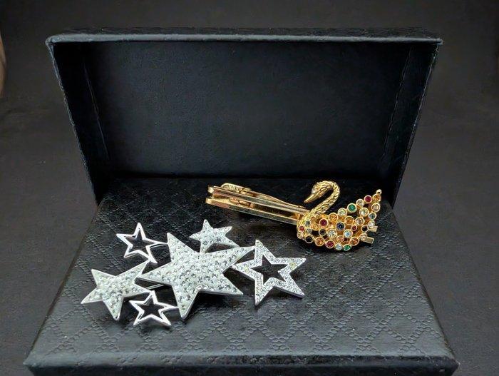 Swarovski - Beeld, Swarovski broche en dasspeld - 5.1 cm -, Antiek en Kunst, Curiosa en Brocante