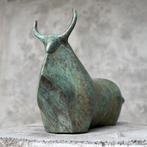 Beeld, NO RESERVE PRICE - Bronze patinated statue of an