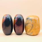 Ensemble de 3 Daruma Kokeshi en bois – comprenant une œuvre