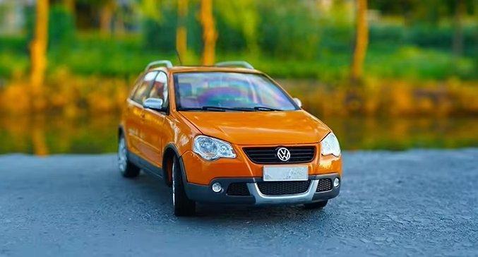 Paudi Model 1:18 - Modelauto - Volkswagen Cross Polo - 2007, Hobby en Vrije tijd, Modelauto's | 1:5 tot 1:12
