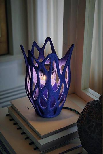 Cornu Design - Tafellamp - PLA - paarse 3D-geprinte lamp