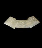 Oud-Chinees - Huang-hanger in doorschijnende witte jade -