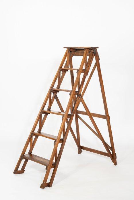 Trapje - Walnoot - Uit de bibliotheek, Antiquités & Art, Art | Objets design