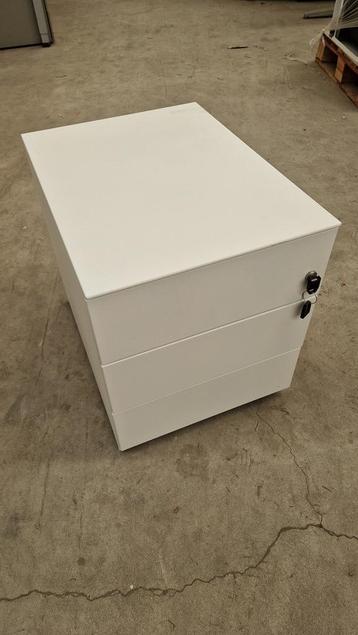 Ladeblok 56.5 x 42 x 49 cm wit gebruikt Met 3 lades Per beschikbaar voor biedingen