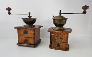 Garanti en PeDe – 2 antieke - Koffiemolen - Hout